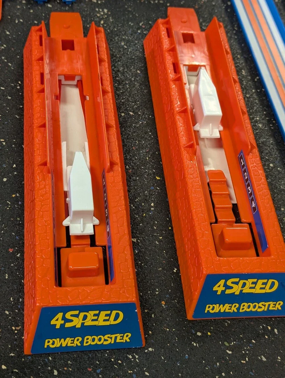 Hot Wheels Throwback Thrill Drivers Corkscrew Trackset Raceway